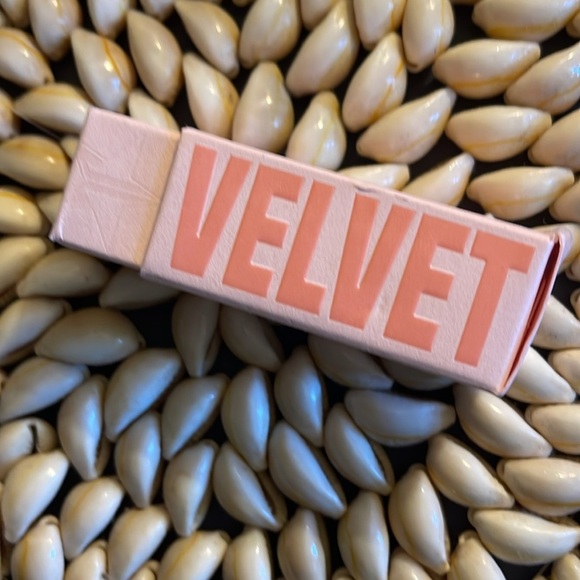 Jeffree Star Cherry Wet Velvet Trap Lipstick New in Box - Picture 7 of 8